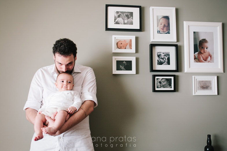 03 Dad and son with wall with frames
